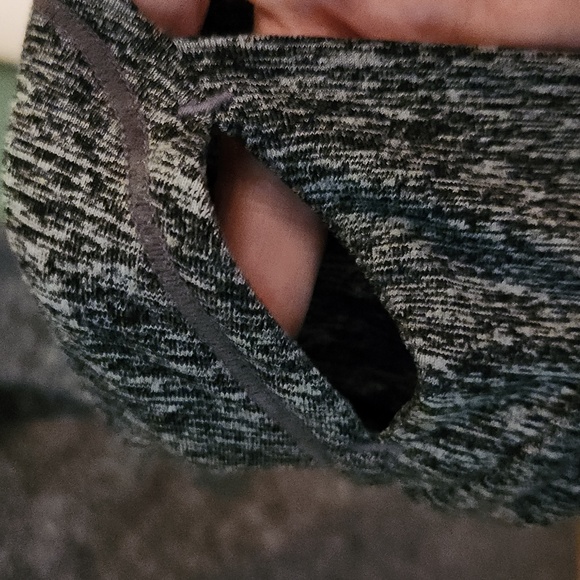 Athleta l/s top with thumb slots. - Picture 3 of 4